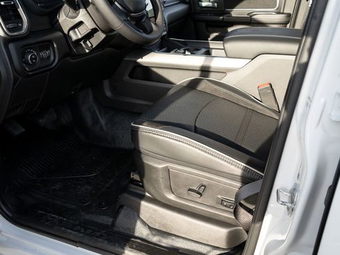 New 2026 RAM 4500 4x4 Crew Cab DRW w/ Laramie Trim Package image 16