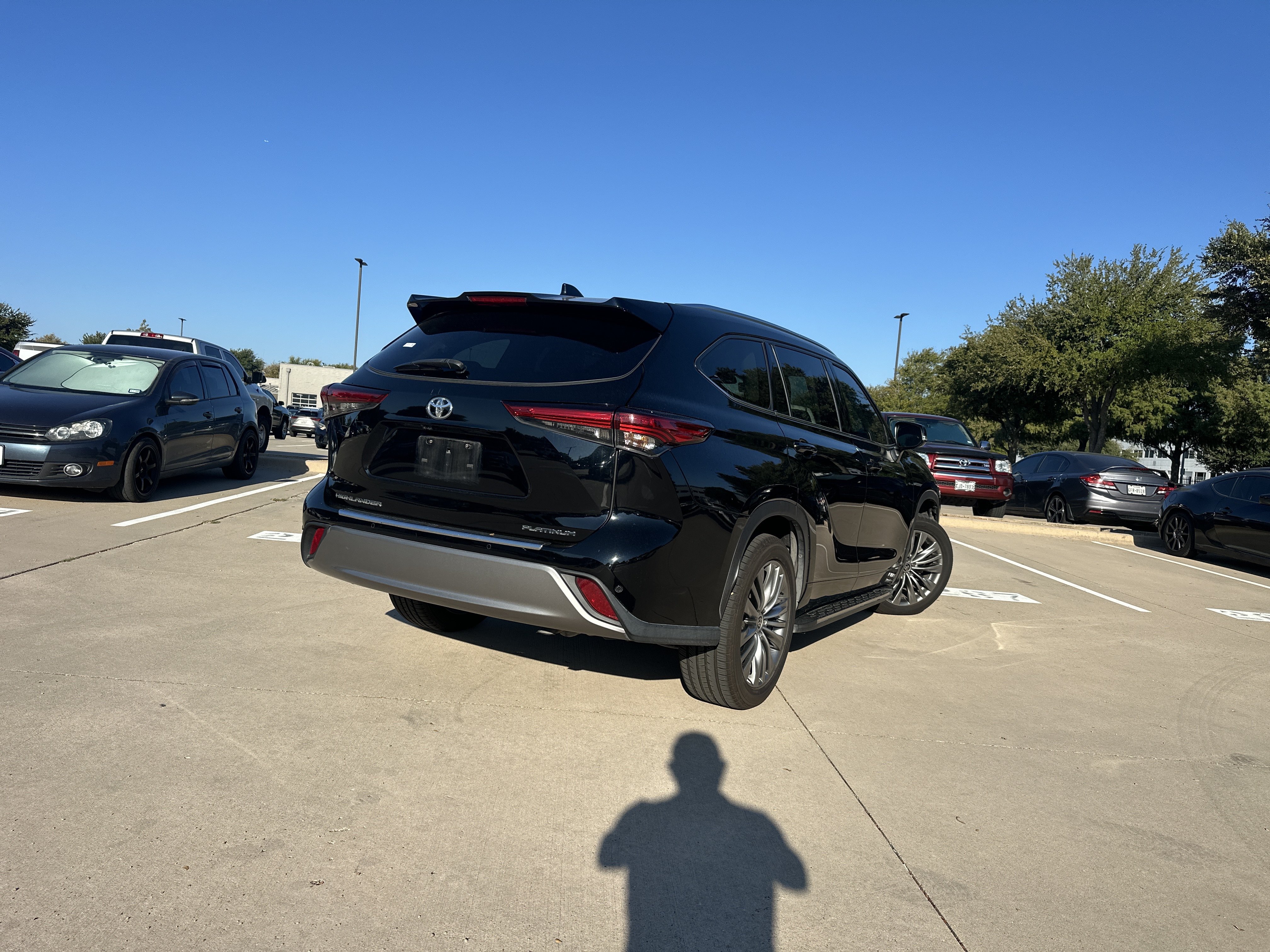 Used 2022 Toyota Highlander Platinum FWD image 3
