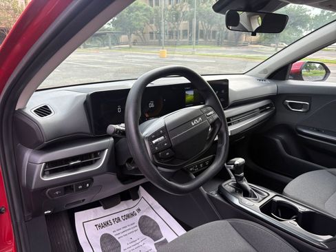 Used 2025 Kia K4 FWD image 33