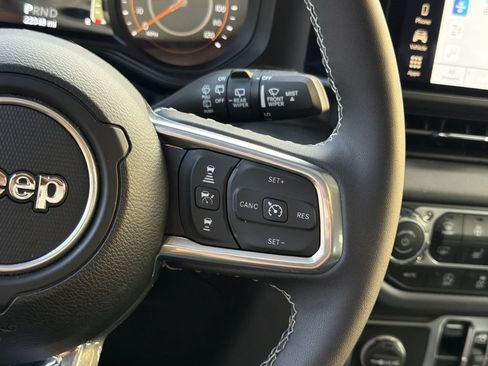 Used 2025 Jeep Wrangler Unlimited Sahara AWD/4WD image 25