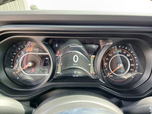 New 2025 Jeep Wrangler Unlimited Sahara w/ Technology Group AWD/4WD image 22