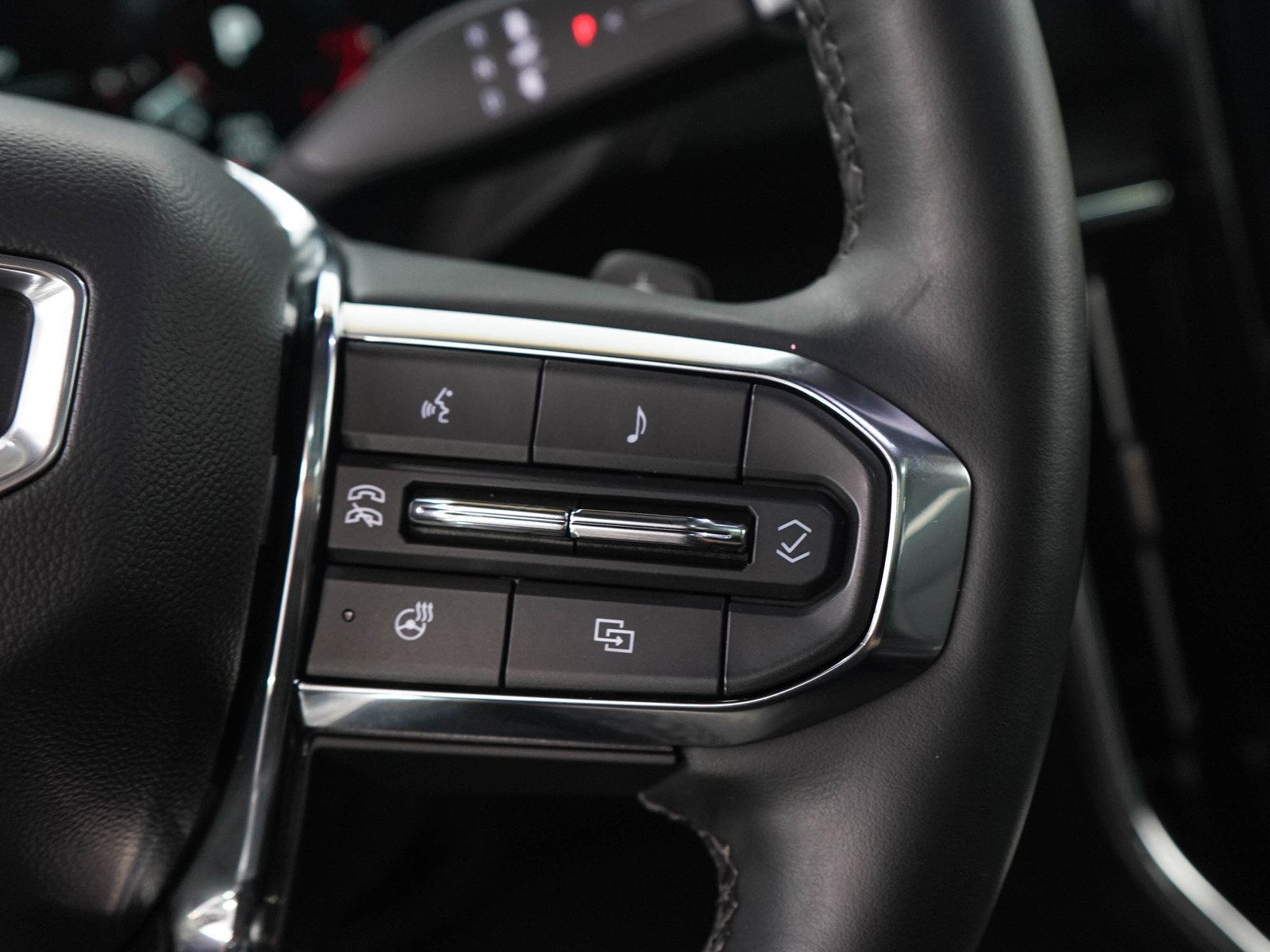 Used 2025 GMC Yukon Denali w/ Sun & Power Step Package AWD/4WD image 29