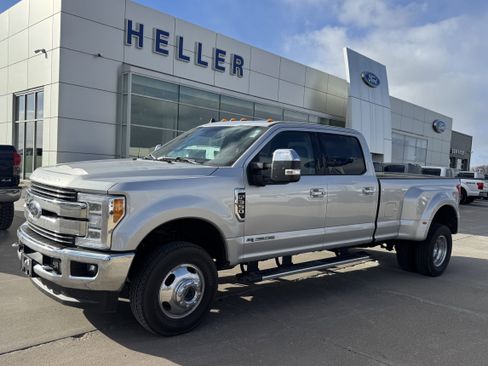Used 2019 Ford F350 Lariat w/ Lariat Ultimate Package image 3