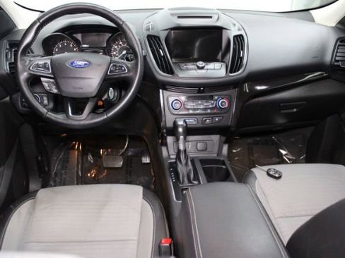 Used 2018 Ford Escape SE w/ SE Sport Appearance Package image 2