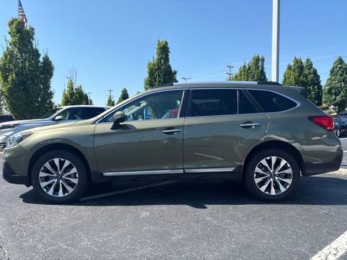 Used 2019 Subaru Outback 3.6R Touring w/ Popular Package #3A AWD/4WD image 10