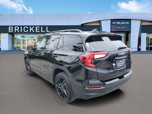 Used 2023 GMC Terrain SLT w/ Elevation Edition FWD image 4
