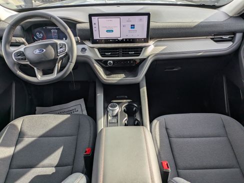 Used 2025 Ford Explorer Active RWD image 17