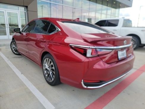 Used 2025 Lexus ES 300h Ultra Luxury image 2