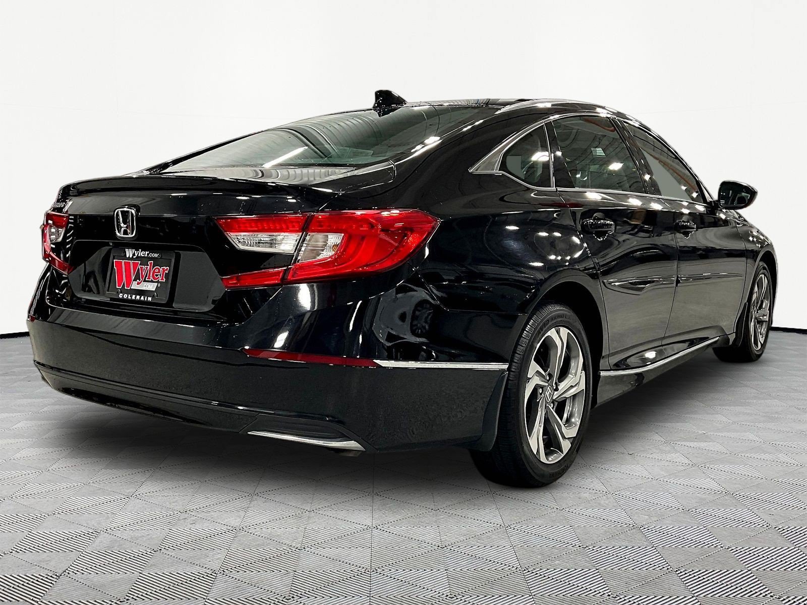 Used 2018 Honda Accord EX image 6