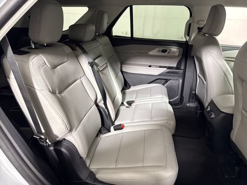Used 2025 Ford Explorer Active w/ Active Comfort Package AWD/4WD image 15