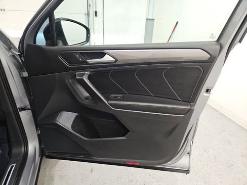 Used 2023 Volkswagen Tiguan SE R-Line image 35