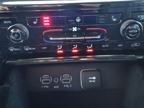 Used 2022 Jeep Grand Cherokee Limited image 23