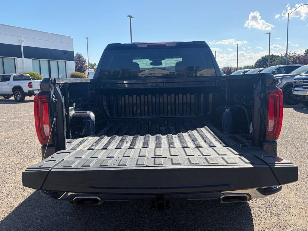 Used 2023 GMC Sierra 1500 SLT w/ X31 Off-Road Package AWD/4WD image 7