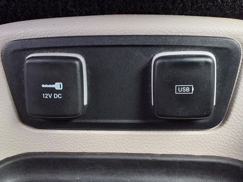 Used 2020 Chrysler Pacifica Touring-L FWD image 10