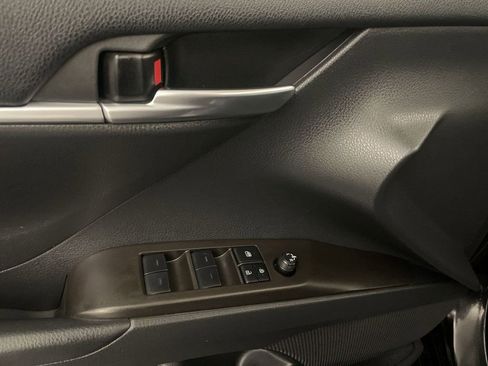 Used 2022 Toyota Camry SE w/ Convenience Package image 17