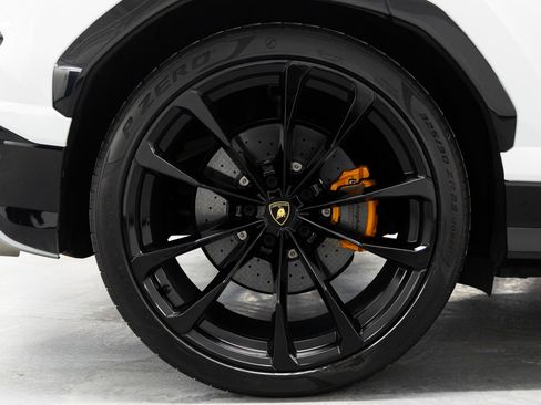 Used 2021 Lamborghini Urus image 17