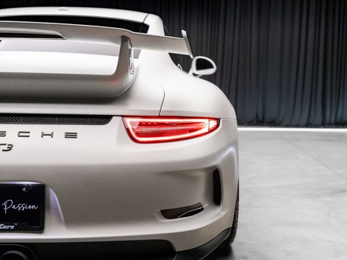 Used 2015 Porsche 911 GT3 w/ Sound Package Plus RWD image 34