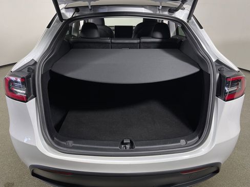 Used 2023 Tesla Model Y Long Range AWD/4WD image 10