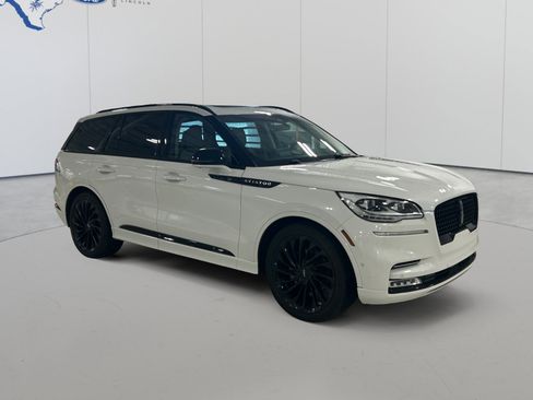 Used 2023 Lincoln Aviator Reserve w/ Equipment Group 201A AWD/4WD image 3