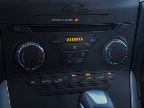 Used 2017 Ford Edge SEL image 19