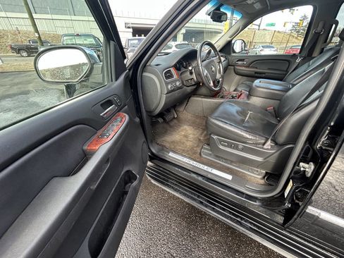 Used 2009 Chevrolet Avalanche LTZ AWD/4WD image 14