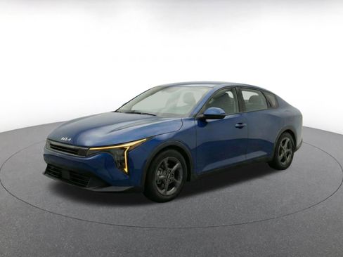 Used 2025 Kia K4 FWD image 3