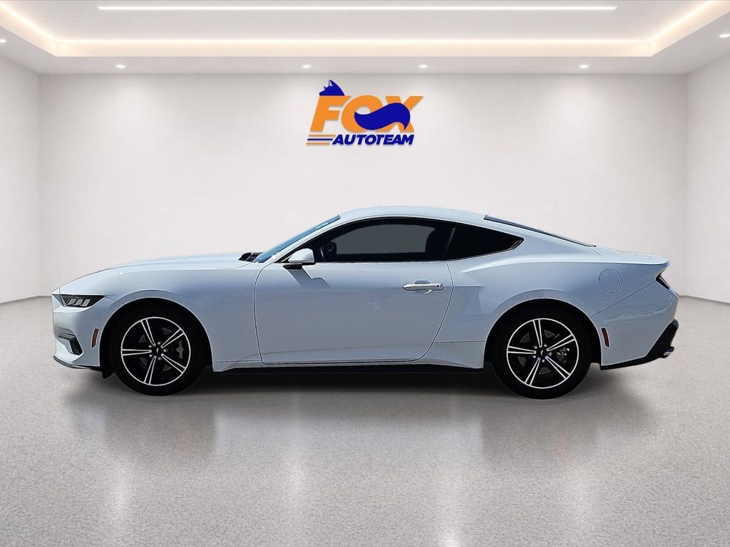 Used 2024 Ford Mustang Coupe RWD image 2