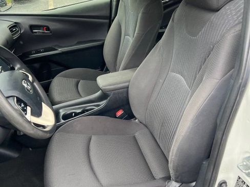 Used 2017 Toyota Prius Two w/ Carpet Mat Package FWD image 10