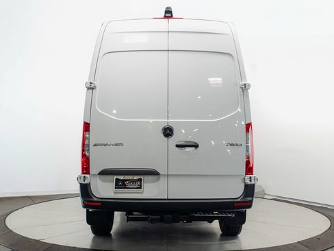 Used 2025 Mercedes-Benz Sprinter 2500 image 17