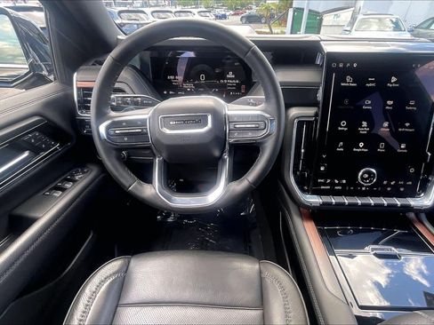 Used 2025 GMC Yukon XL Denali AWD/4WD image 5