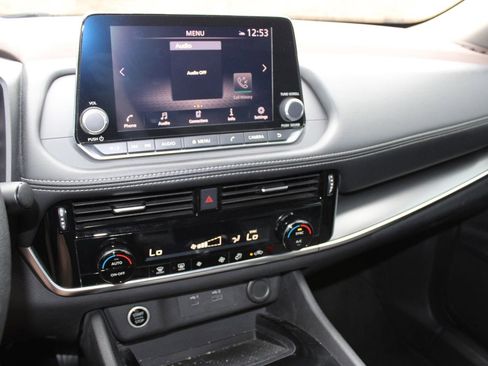 Used 2022 Nissan Rogue SV image 6