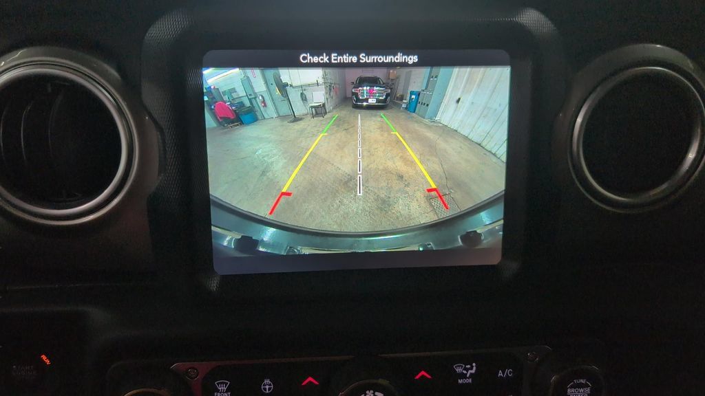 Used 2018 Jeep Wrangler Unlimited Sahara w/ Uconnect 4C Nav & Sound Group AWD/4WD image 13