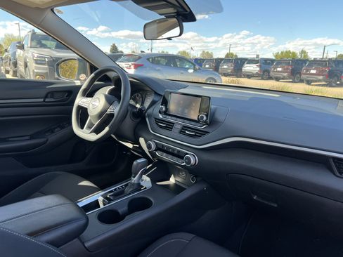 Used 2024 Nissan Altima 2.5 S image 17