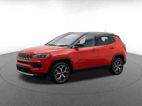 Used 2025 Jeep Compass Limited AWD/4WD image 3