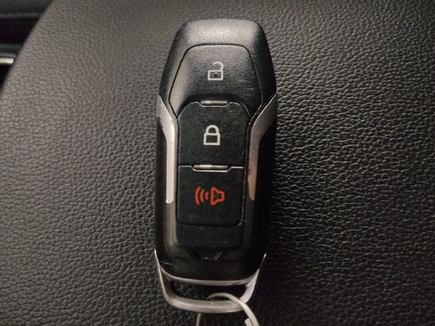 Used 2017 Ford Explorer XLT FWD image 32