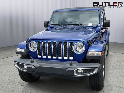 Used 2018 Jeep Wrangler Unlimited Sahara AWD/4WD image 3