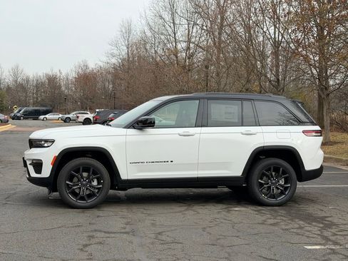 New 2025 Jeep Grand Cherokee Limited image 11