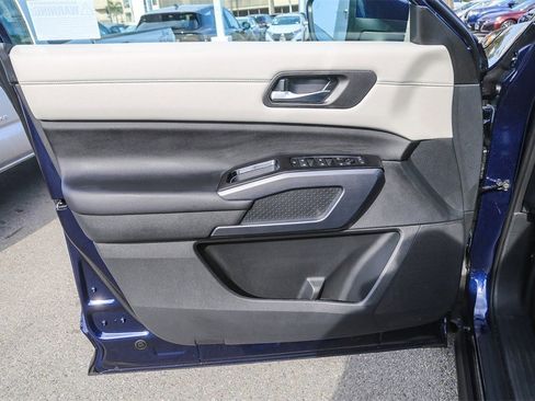 Certified 2024 Nissan Pathfinder SL w/ SL Premium Package image 19