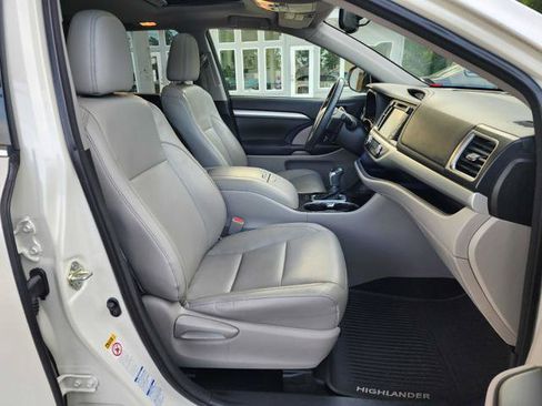 Used 2014 Toyota Highlander XLE AWD/4WD image 20