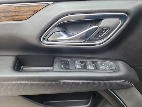 Used 2023 Chevrolet Suburban Premier image 13