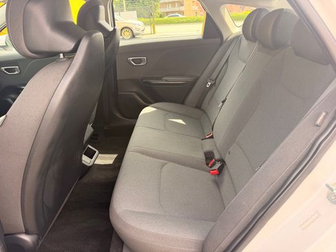 Used 2025 Kia K4 FWD image 17