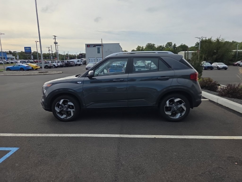 Used 2026 Hyundai Venue SEL FWD image 2