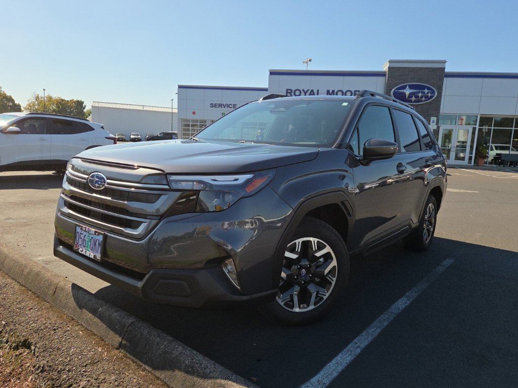 Used 2025 Subaru Forester Premium AWD/4WD image 3