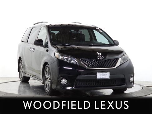 Used 2015 Toyota Sienna SE FWD image 1