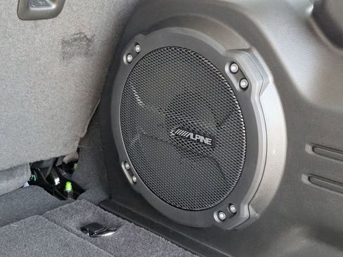 New 2025 Jeep Wrangler Unlimited Rubicon w/ Technology Group image 27