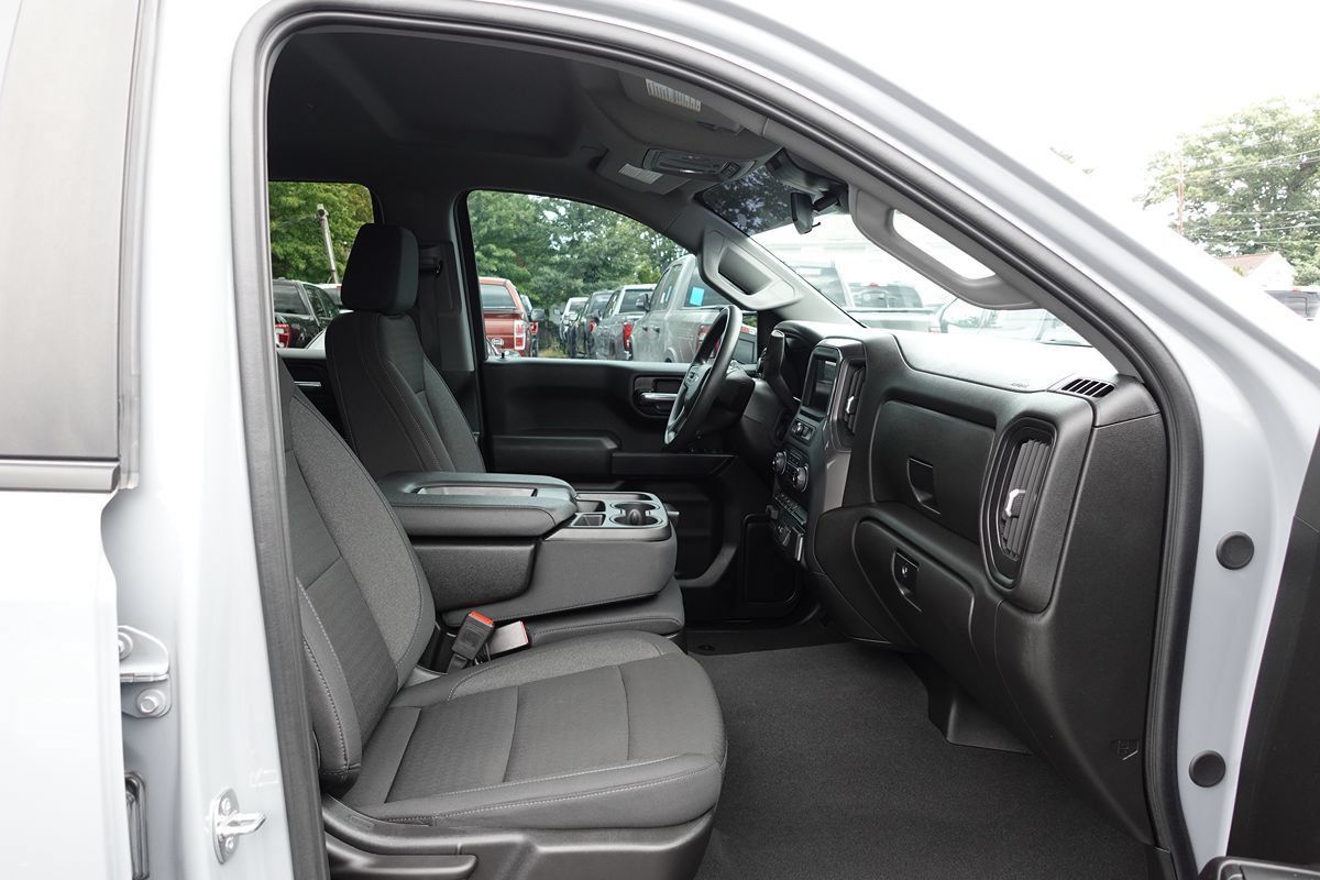 Used 2024 Chevrolet Silverado 1500 Custom w/ Dark Appearance Package AWD/4WD image 35