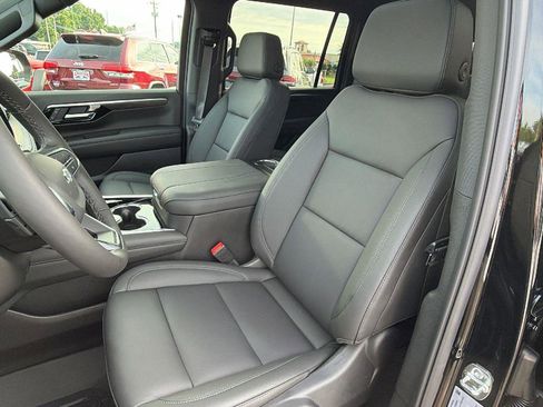 New 2026 Chevrolet Suburban Z71 w/ Comfort Package AWD/4WD image 5