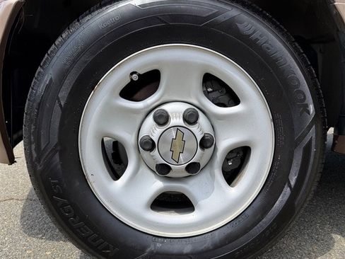 Used 2005 Chevrolet Astro Passenger RWD image 17