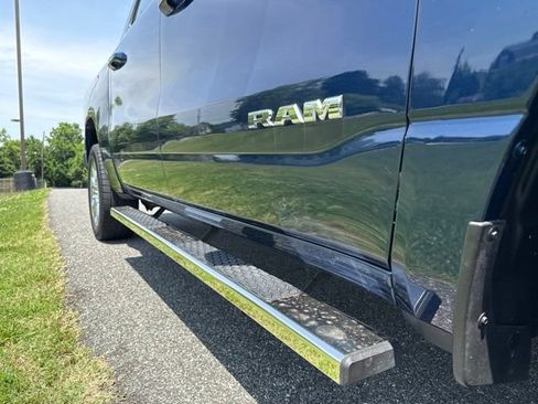 Used 2022 RAM 1500 Big Horn AWD/4WD image 12