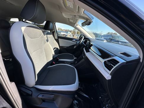 Used 2025 Volkswagen Taos SE image 23